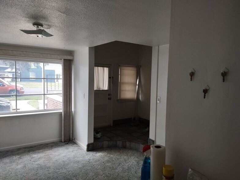 Building Photo - 815 W 300 S