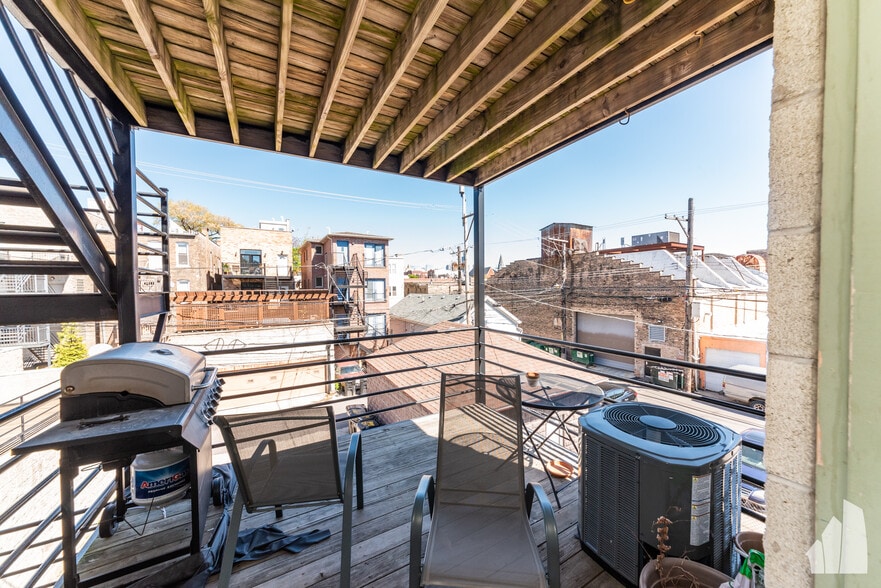 Building Photo - 819 N Wood St