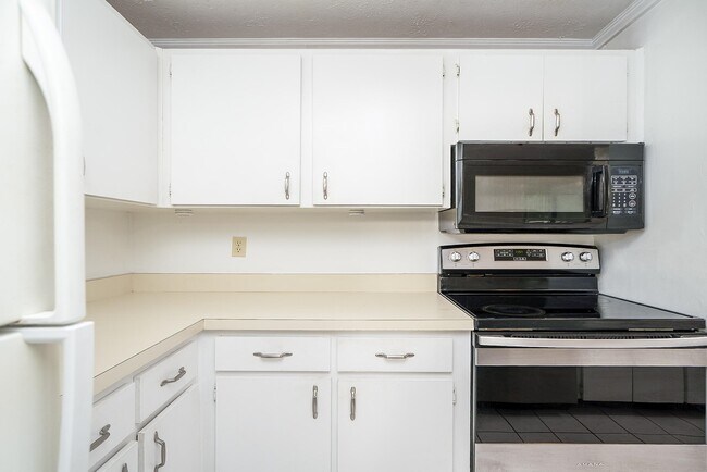 Building Photo - 10 Cristina Ct