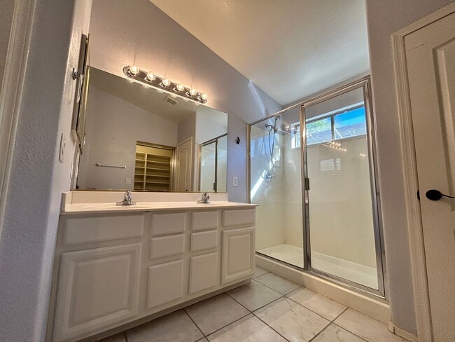 Building Photo - 3 Bed/ 2 Bath Home with Den in Arrowhead Ranch with Pool!