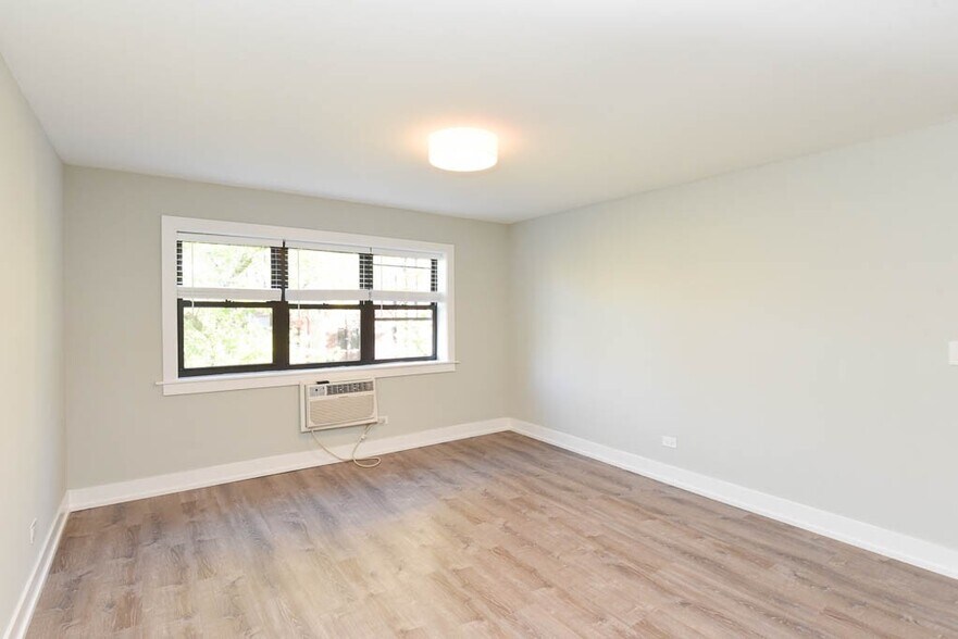 Building Photo - 450 W Barry