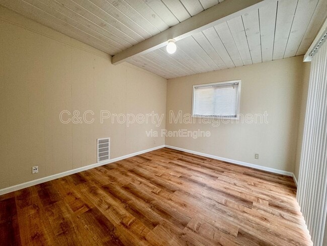 Building Photo - 3055 Redwood Dr