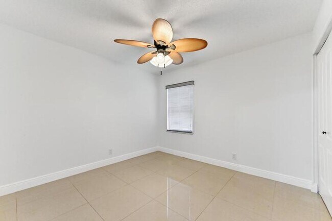 Building Photo - 5421 Helene Cir