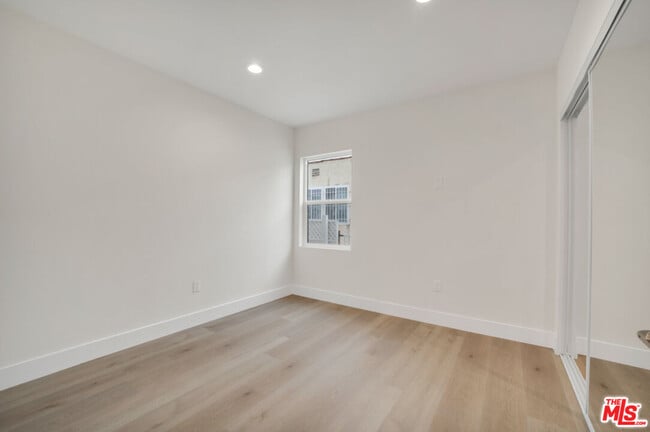 Building Photo - 529 W 90th St