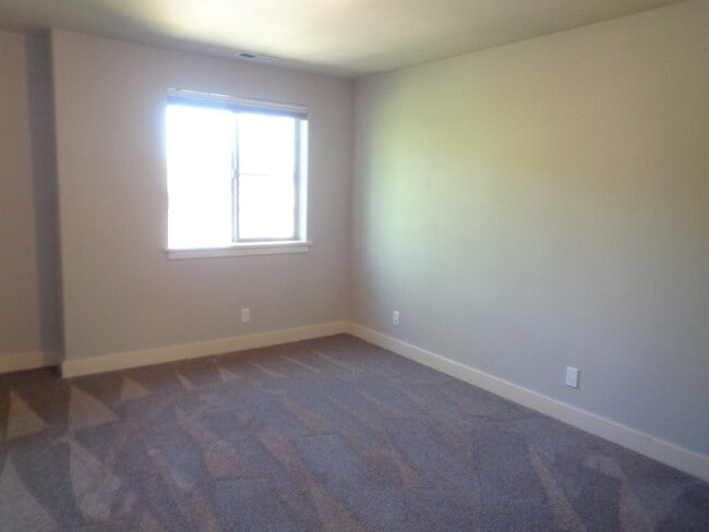 Building Photo - Must See 3 Bedroom Home with Fenced Yard!