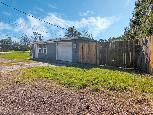 Building Photo - 7614 FM 646 Rd
