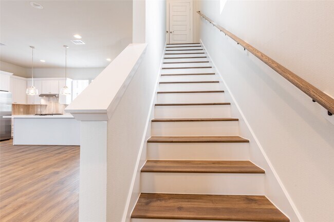 Building Photo - 2802 Grand Fountains Dr