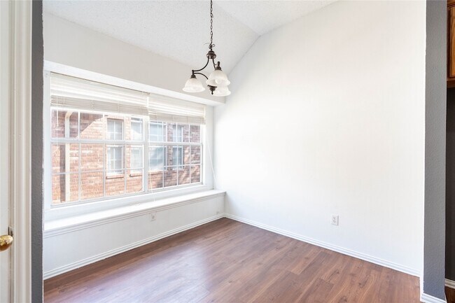 Building Photo - 904 Westminister Ave