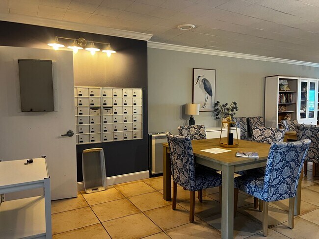 Building Photo - 1150 Tarpon Center Dr