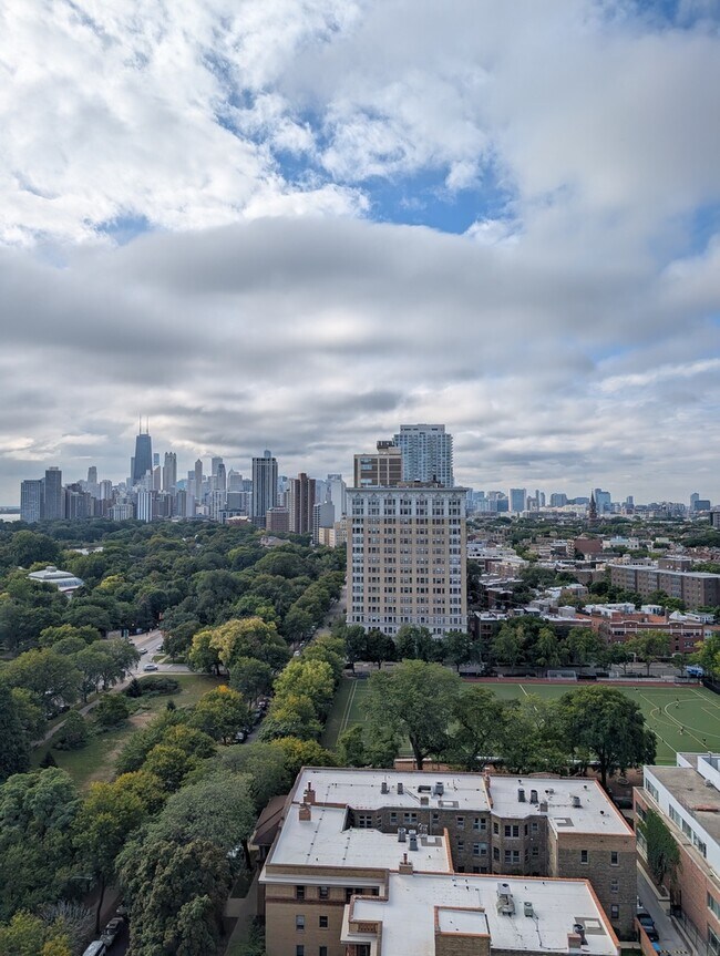 Building Photo - 2300 N Lincoln Park W