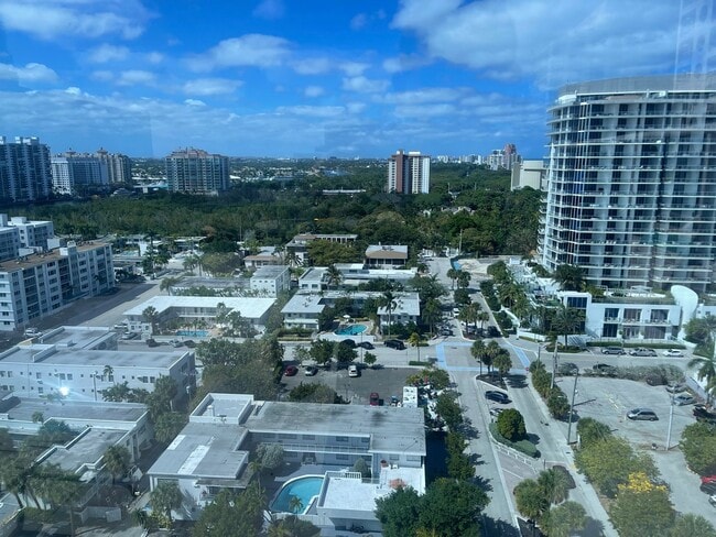 Building Photo - Large Updated 2BR/2BA Bath Condo - Steps from Fort Lauderdale Beach!