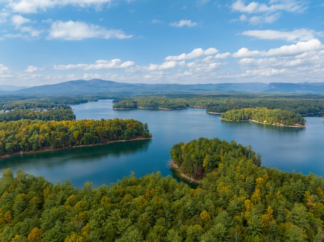 Building Photo - Stunning House w/ Amenities to Camp Lake J...