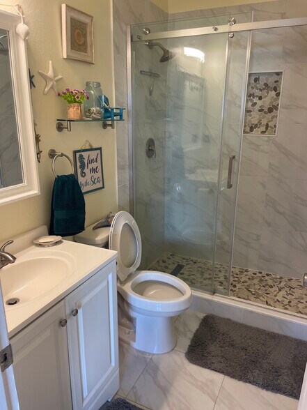 Building Photo - 308 Oak Track Ln