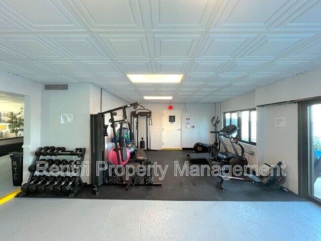 Building Photo - 2711 First Street