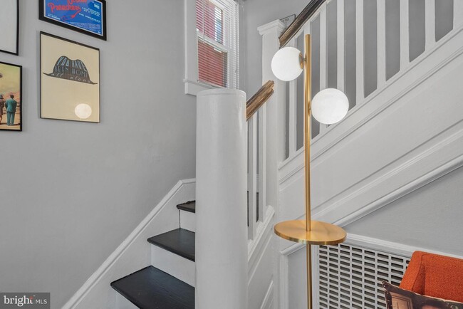 Building Photo - 153 E Ross St