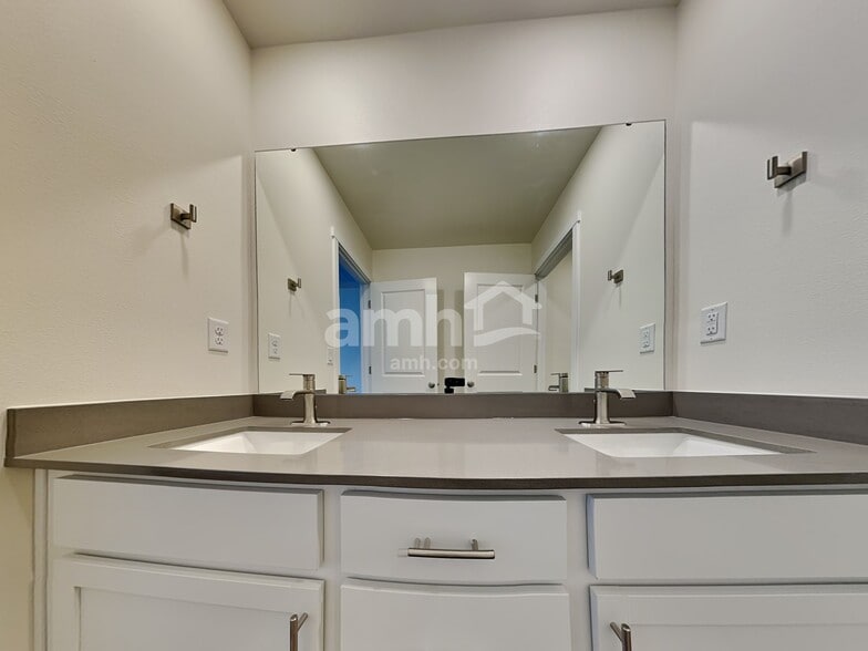 Building Photo - 17625 26th Ave Ct E