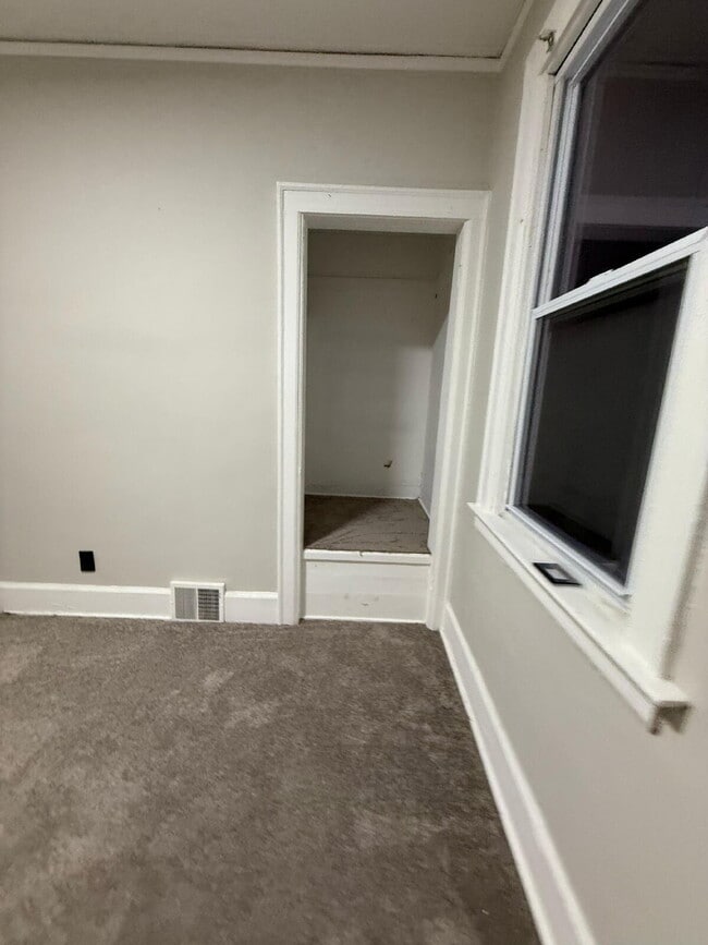 Building Photo - Bright & Cozy 3-Bed Duplex for Rent in Detroit