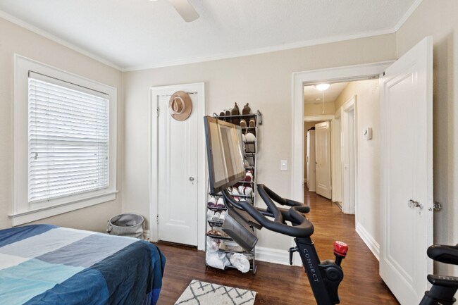 Building Photo - 7527 Madison Ave