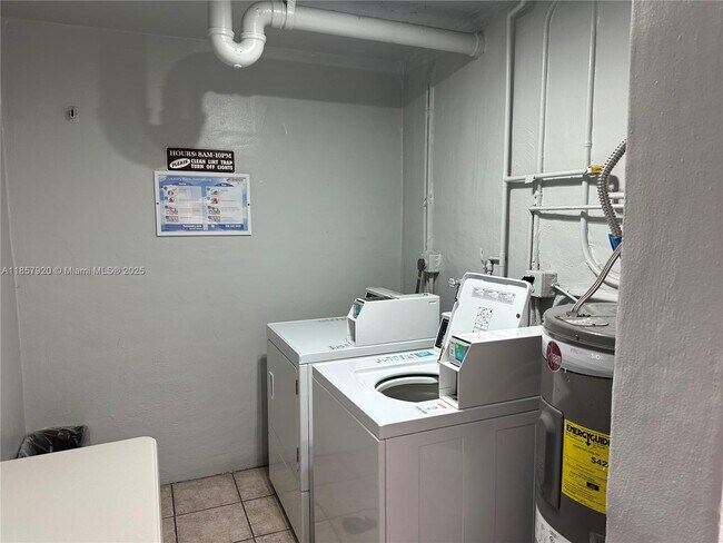 Building Photo - 9441 Evergreen Pl