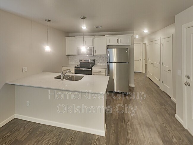 Building Photo - 421 Summit Ridge Dr