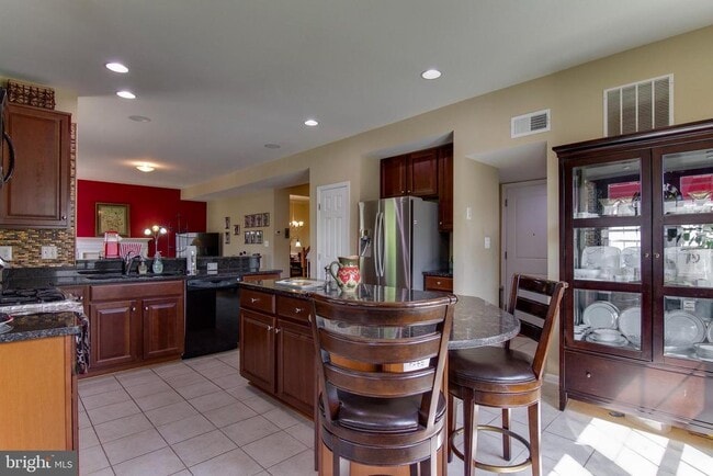 Building Photo - 46 Bismark Dr
