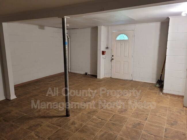 Building Photo - 2437 Lower Roswell Rd