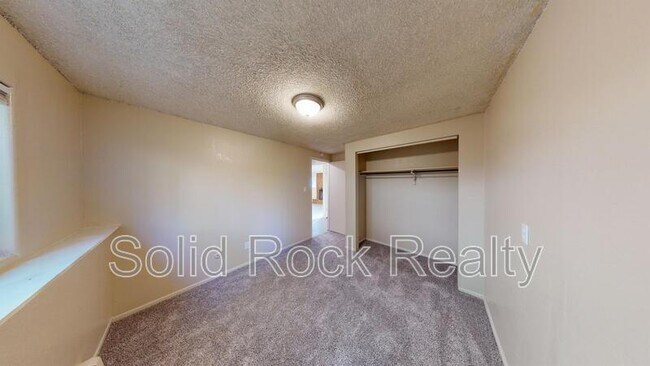 Building Photo - 4740 Scenic Cir