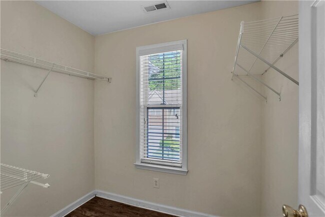 Building Photo - 1634 Jackson Way