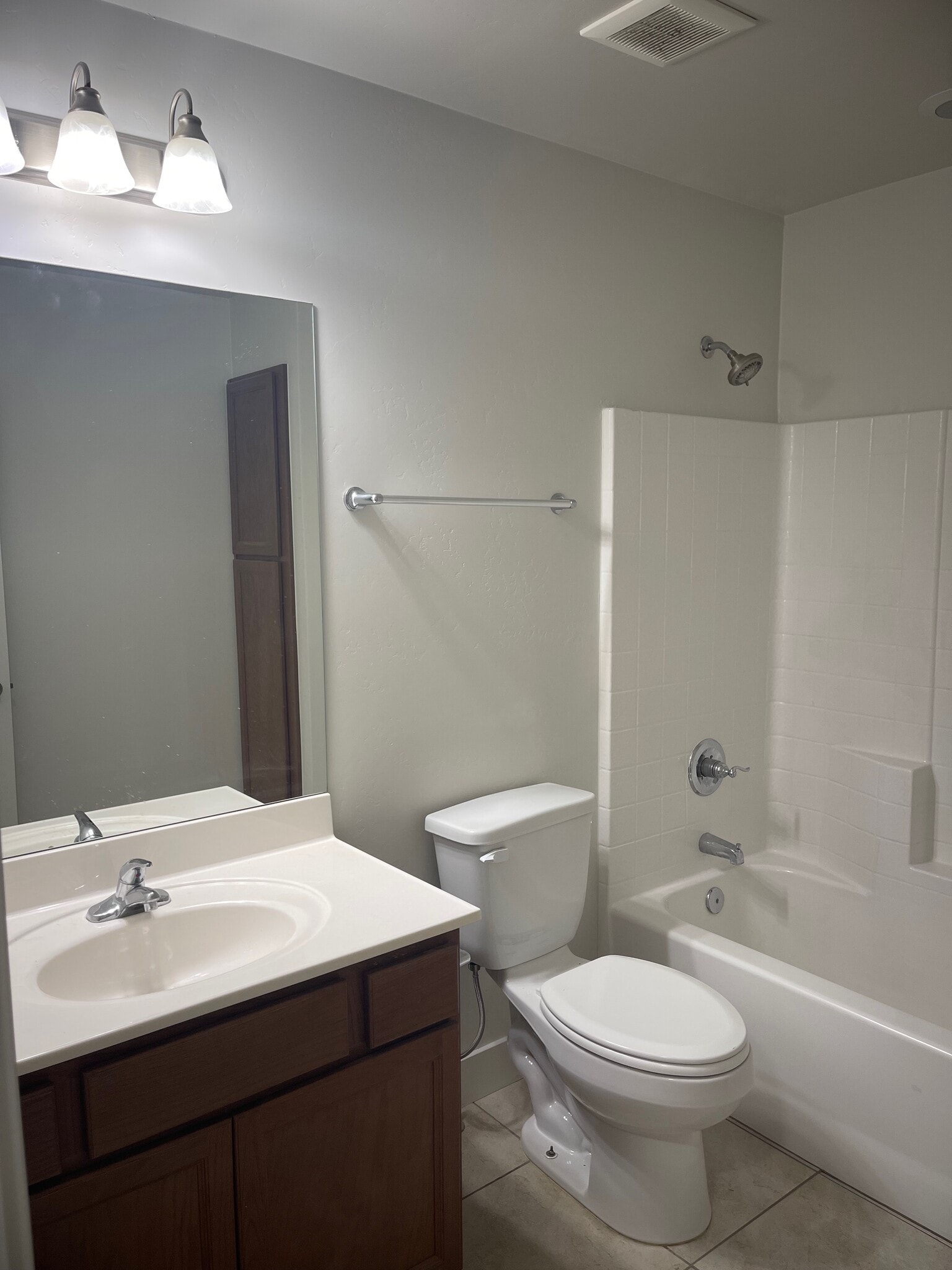 Full Bath - 2317 W Mission Timber Cir
