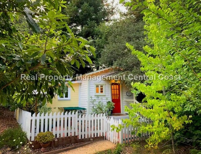 Primary Photo - AVAILABLE NOVEMBER - Unfurnished 1 Bed / 1...