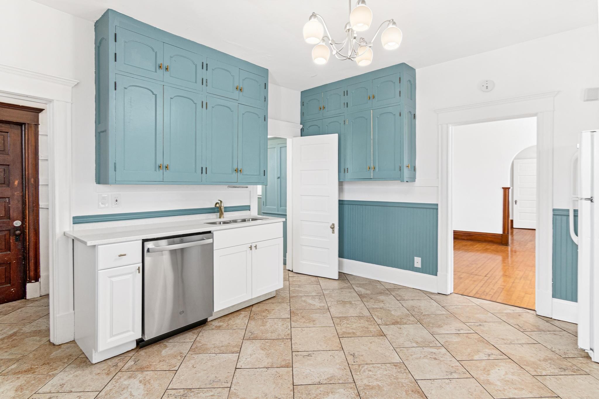 Kitchen - 47 Lowry Ave NE