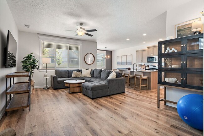 Building Photo - 3384 NW 14th Ave