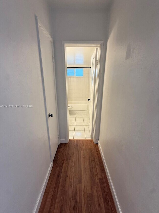 Building Photo - 1535 SE 15th St