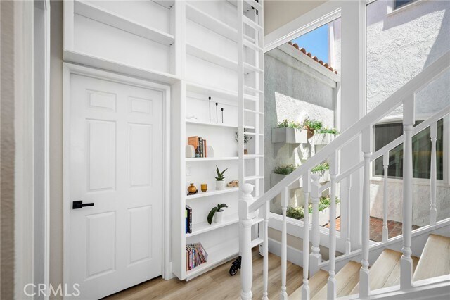 Building Photo - 507 Via Florida