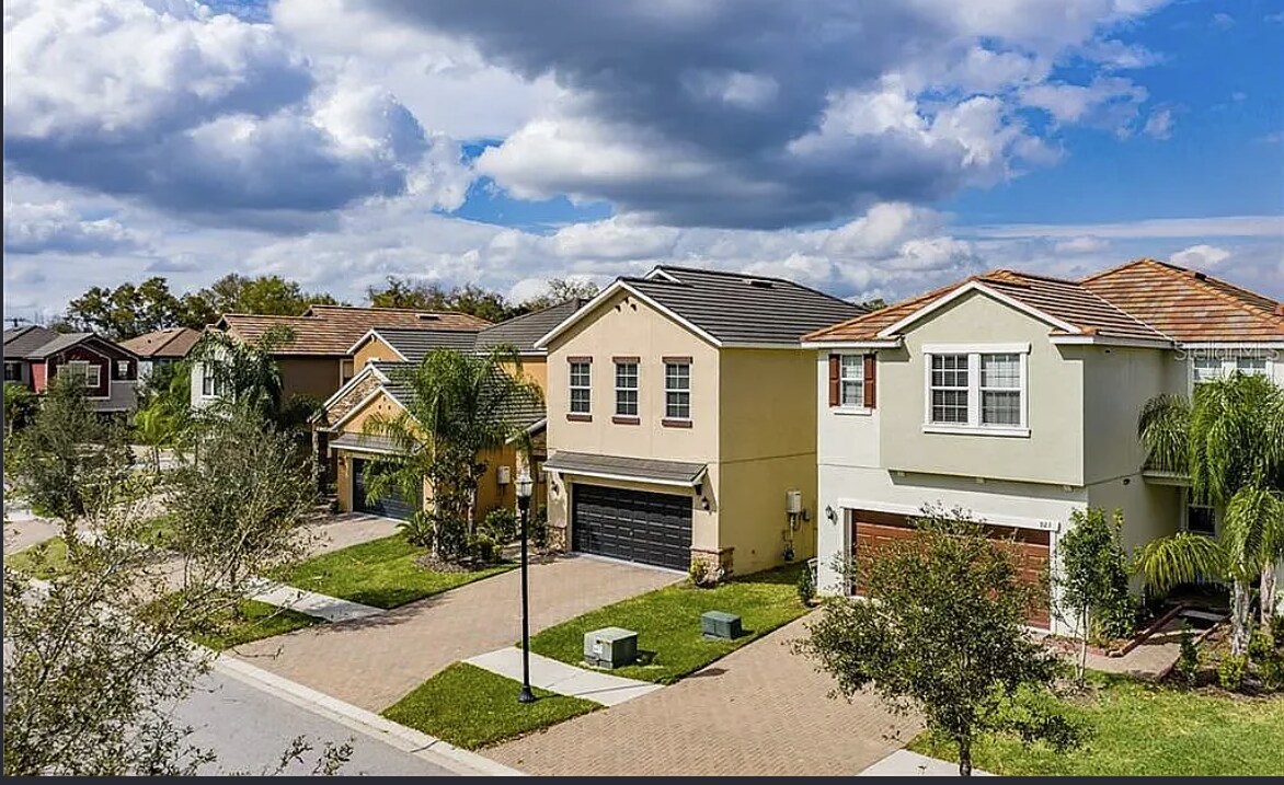 Building Photo - 923 Terra Vista St