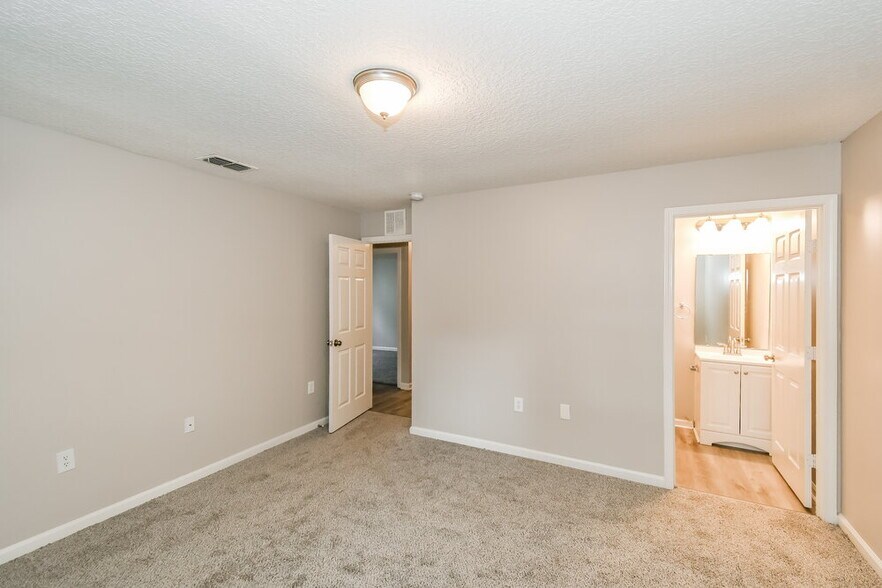 Building Photo - 8720 Hare Ave