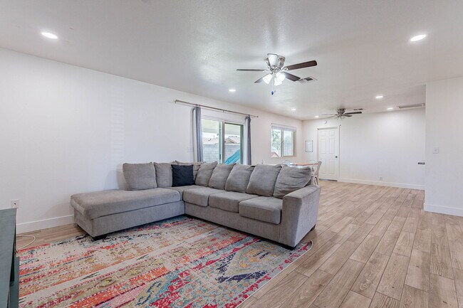 Building Photo - 651 E Kael Cir