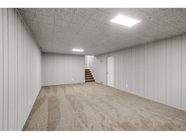 Building Photo - 4901 Larkspur Ln