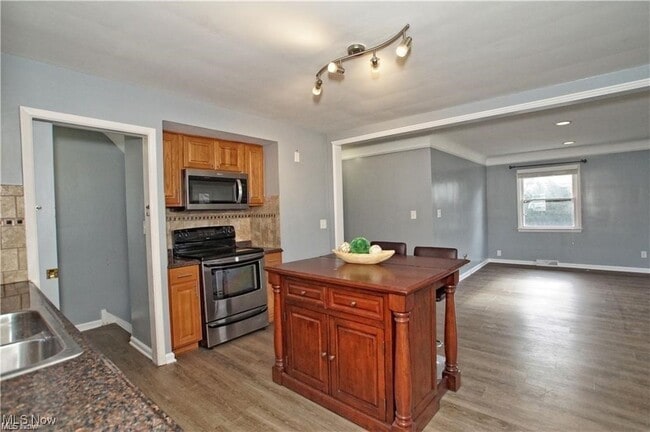 Building Photo - 1071 Cranbrook Dr