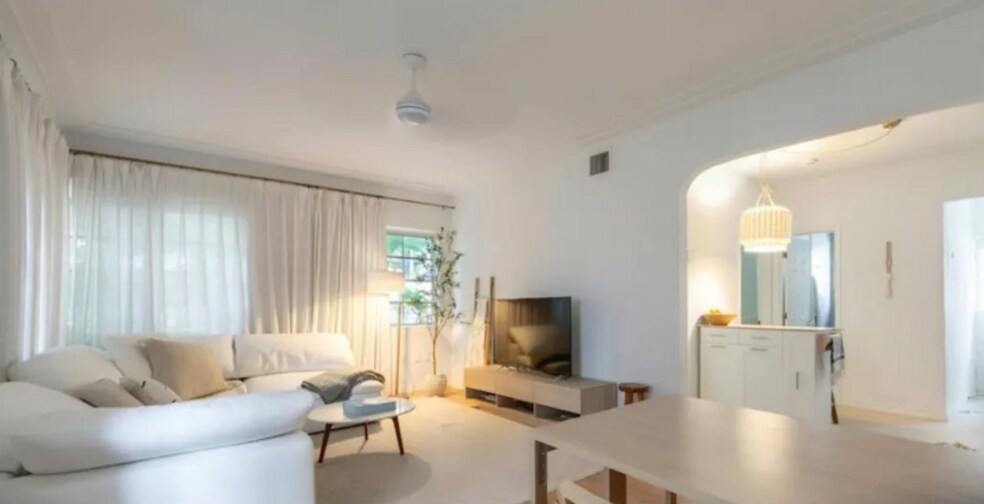 Building Photo - 817 Meridian Ave