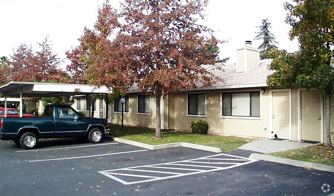 Building Photo - Country Lane Apartments