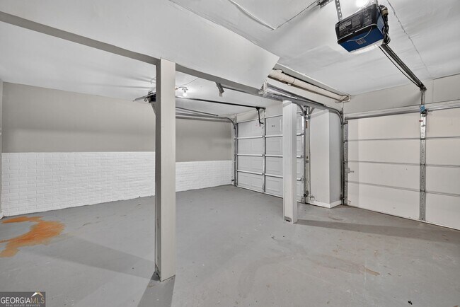 Building Photo - 226 High Creek Dr