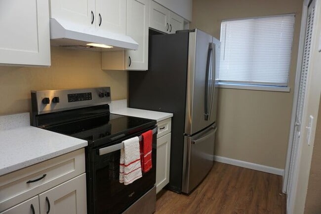 Building Photo - Mandarin Townhome