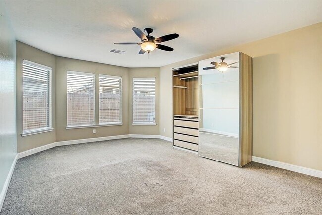 Building Photo - 11022 Avery Oaks Ln