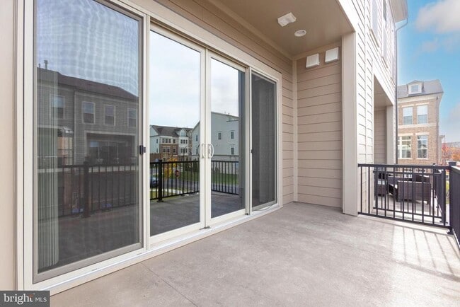 Building Photo - 20692 Glenmont Ter