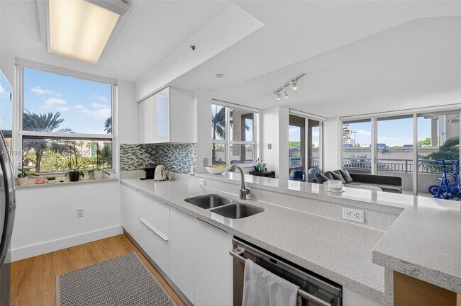 Building Photo - 19501 W Country Club Dr