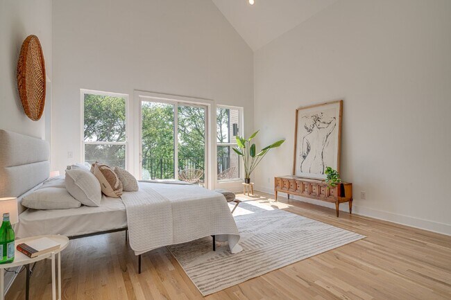 Building Photo - LIKE NEW - Beautiful 4 or 5 BR in Lockelan...