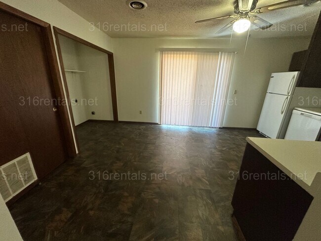 Building Photo - $850 - 2 bed 1 bath - Duplex