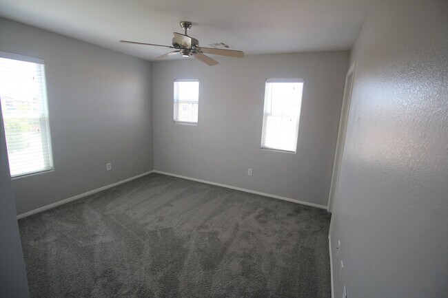 Building Photo - Fantastic 3bed/2.5 bath in Southwest ready for immediate move-in!