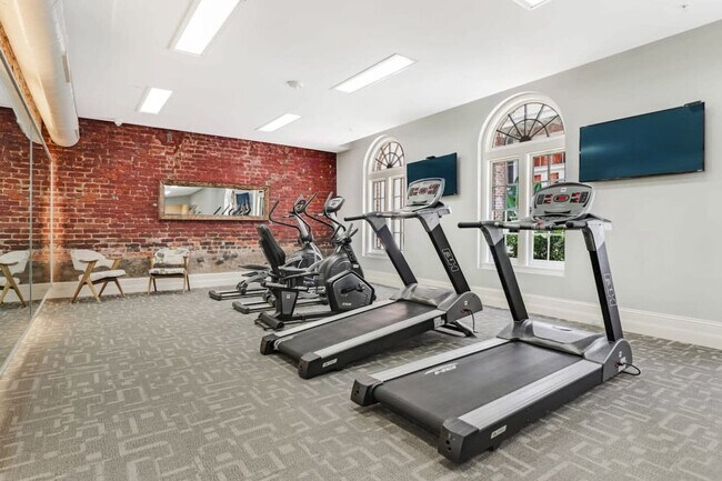 Building Photo - 822 Perdido St